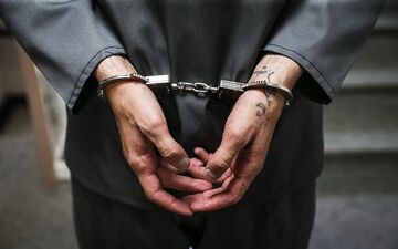 چاقوکشی شرور سابقه‌دار به روی پدر و مادر! 