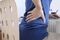 درد انتهای لگن را جدی بگیرید؛ چه زمانی این درد خطرناک است؟