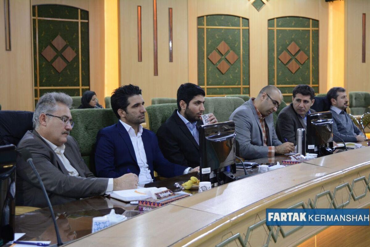 جلسه بررسی چالش ها و مشکلات شرکت های دانش بنیان استان کرمانشاه به روایت تصویر