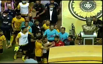 لحظات درگیری سپاهان - پرسپولیس از دوربین صداوسیما