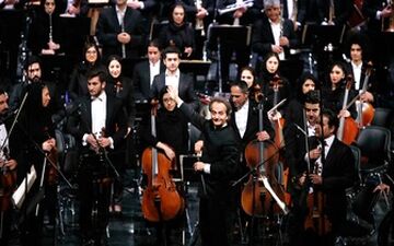  هنرنمایی ارکستر سمفونیک تهران روی صحنه تالاروحدت
