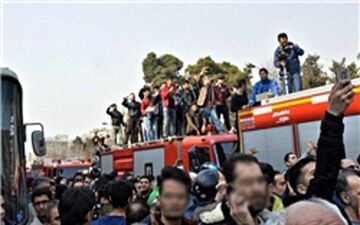  گلایه آتش‌نشان حادثه پلاسکو از سلفی گرفتن‌های مردم

