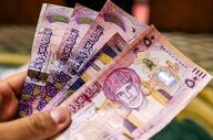 قیمت ریال عمان امروز ۱۵ بهمن ۱۴۰۴ | کاهش ۸۰۰ تومانی در بازار