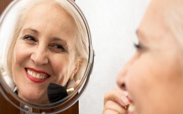 خانم‌های بالای 60 سال اینطوری آرایش کنند تا جوان‌تر و زیباتر شوند