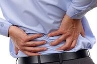 سنگ کلیه در کمین است؛ این دردها را با کمردرد ساده اشتباه نگیرید