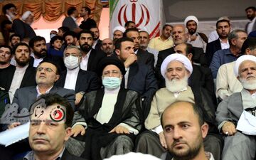 اختصاصی/ تصاویری دیدنی از دیدار مردمی رئیس جمهور با مردم کرمانشاه در ورزشگاه امام خمینی