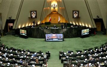  تذکر یک روزنامه به دولت و مجلس؛ دولت قبل دیگر سر کار نیست، از فرافکنی دست بردارید 