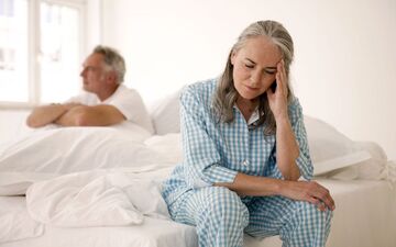 آیا یائسگی بر میل جنسی تاثیر می گذارد؟