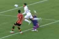 اعتراض پرسپولیسی‌ها به تصمیم داور در جریان بازی + ویدئو