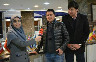 علیرضا فغانی داور بین‌المللی و علی میرزابیگی داور فوتبال در گفتگو با فرتاک‌نیوز در هتل پارسیان 
