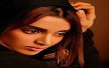 الهه حصاری در کنار اسطوره سینمای ایران