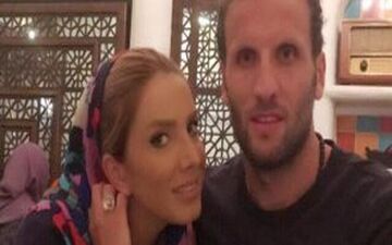 خوشگذرانی فوتبالیست مشهور و همسرش در کافه 