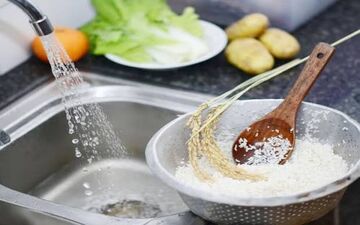 شستن برنج پیش از پخت توصیه میشود؟