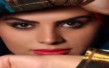 پوشش جالب مژگان بیات، کنار دریا