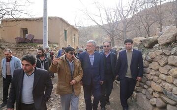 ۱۲ روز پس از دستور استاندار؛ برق رسانی به روستای پرکار فاروج