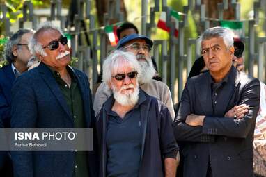 وداع هنرمندان با بهناز نازی؛ پیکر بازیگر سینما و تئاتر در پهنه رودکی بدرقه شد