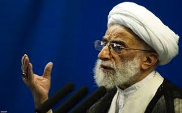 انتقاد آیت الله جنتی از نمایندگانی که سلفی گرفتند/از این کار خود توبه کنید