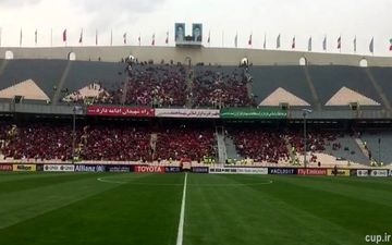  شعار علیه منصوریان و استقلال توسط پرسپولیسی ها