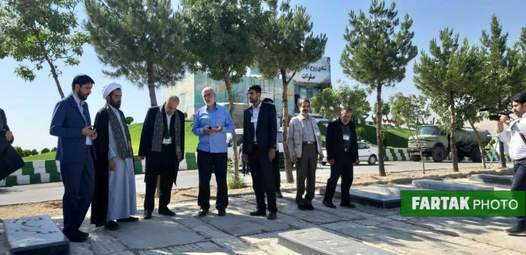 بازدید خادمان حرم رضوی از گلزار شهدا و بیمارستان کودکان محمد کرمانشاهی