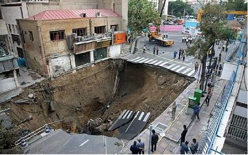 فرونشست زمین در بزرگراه شهید آبشناسان