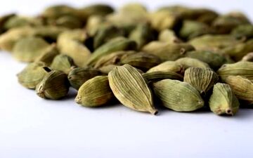طرز صحیح پودر کردن هل به 4 روش