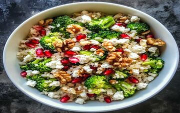 طرز تهیه سالاد کلم بروکلی |مقوی و خوش رنگ و لعاب