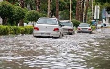 بارش باران در جاده‌های دو استان