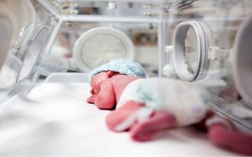 نجات یک نوزاد در قشم با وضعیت علائم حیاتی صفر در بدو تولد