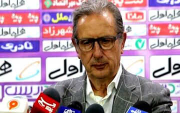 عدم حضور لیکنز در نشست خبری