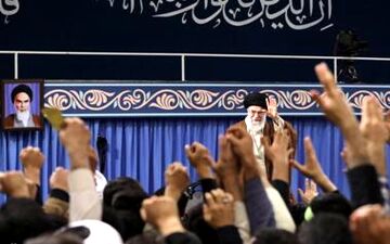  هزاران نفر از دانش آموزان و دانشجویان با رهبر معظم انقلاب دیدار کردند