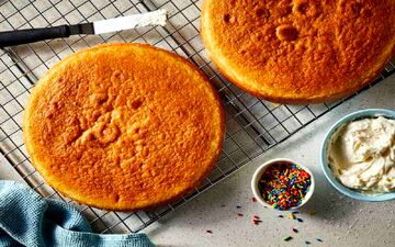 راز پخت یک کیک ساده و خوشمزه: طرز تهیه مرحله به مرحله