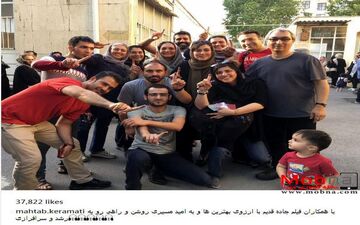 حضور مهتاب کرامتی و همکارانش در صف اخذ رای (عکس)