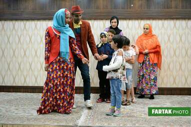 اجرای برنامه‌های شاد و با نشاط برای کودکان و نوجوانان 