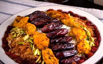 طرز تهیه خرما پلو با مرغ و کشمش| حتما امتحانش کن!