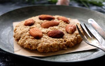 طرز تهیه کوکی بادامی؛ خوشمزه و مناسب برای میان‌وعده