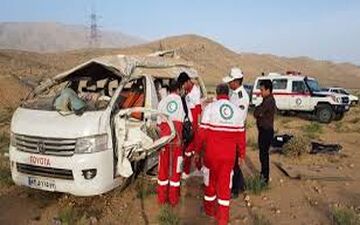  مصدومیت ۱۵ تن بر اثر واژگونی یک دستگاه «ون»