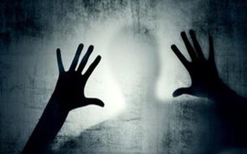 آقای نویسنده دختران زیر 25 سال تهرانی را به خانه اش می برد و ...