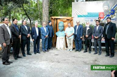 مراسم رونمایی از تندیس میرزا رضا کلهر