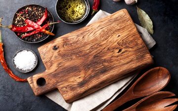 روش تمیز و ضدعفونی کردن تخته گوشت چوبی
