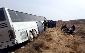 ۳۹ مصدوم و  ۳ فوتی بر اثر انحراف و واژگونی اتوبوس در محور هراز 

