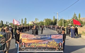 کوثر در سوگ اربعین؛ دسته‌های عزاداری جاماندگان در خیابان‌ها برپا شد