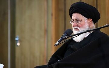 انقلاب ایران خدای حذف شده را به متن زندگی آورد
