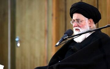 انقلاب ایران خدای حذف شده را به متن زندگی آورد
