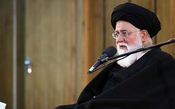 انقلاب ایران خدای حذف شده را به متن زندگی آورد
