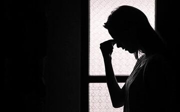 آزار سیاه در مطب خانم دکتر + عکس