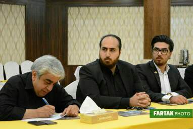  نشست هم‌اندیشی تورلیدرها برای جذب گردشگر  در سالن آناهیتا هتل پارسیان کرمانشاه 