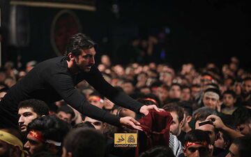 مهدی رحمتی در حال جمع آوری نذری! + عکس
