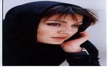 پوشش عجیب «السا فیروز آذر» در یک مراسم 