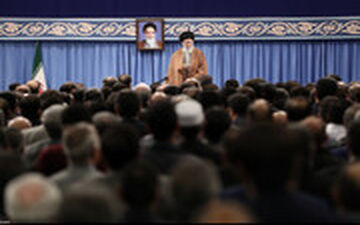 آیت‌الله خامنه‌ای:گفتم این برچسب الکی از روی این لباس‌های خوب تولید داخل کنده شود