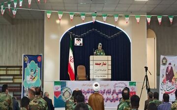 امروز نظامی و سرباز با پایین ترین درجه می تواند در برابر نظام سلطه و استکبار بایستد